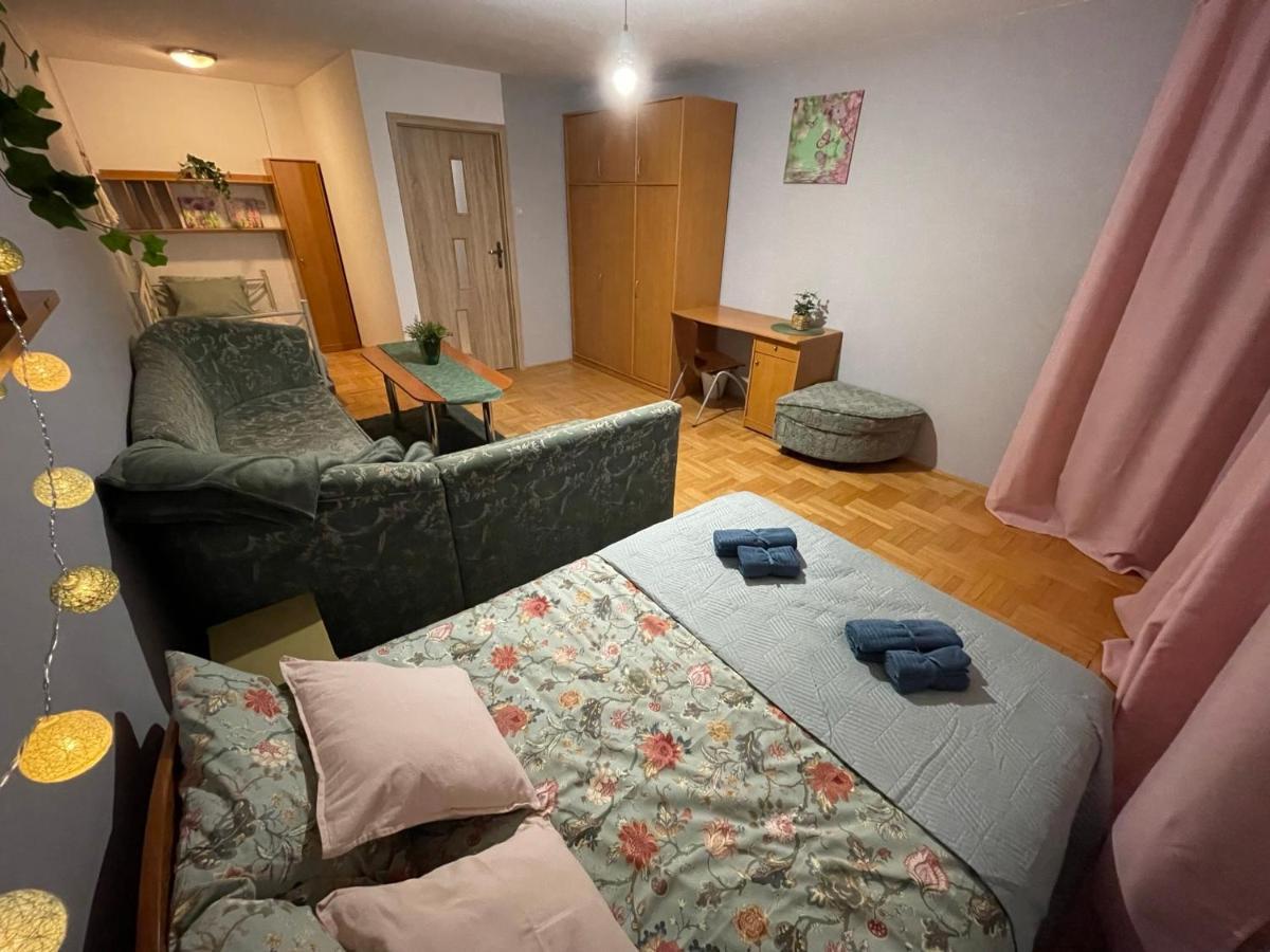 Hostel Do Wynajecia - Podwislocze 8a